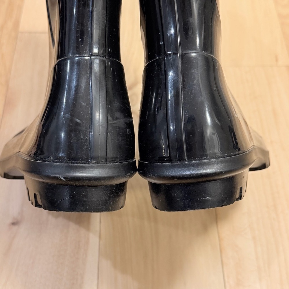 UGG Women’s Shaye Tall Rain Boot - Picture 6 of 8